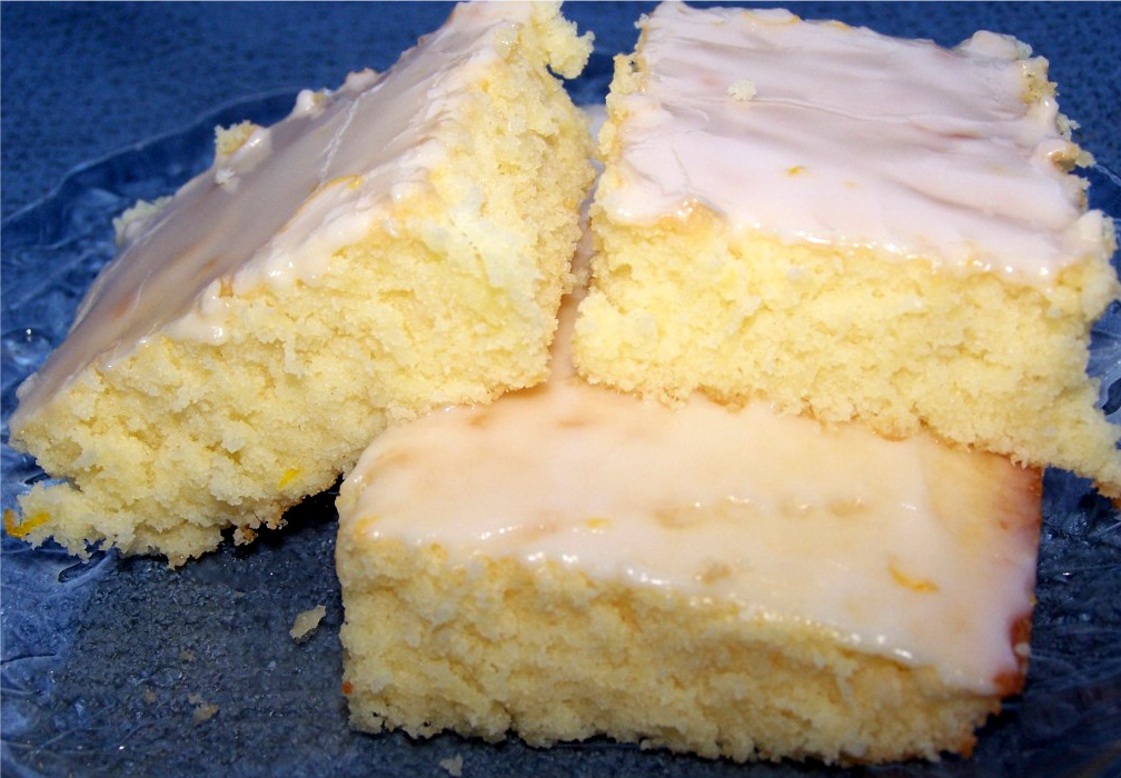 Lemon Brownies - the perfect combination and texture for a light lemon-y dessert!