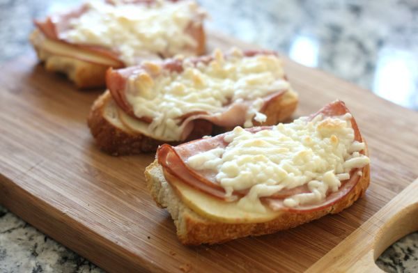 Toasted Ham and Apple Baguette