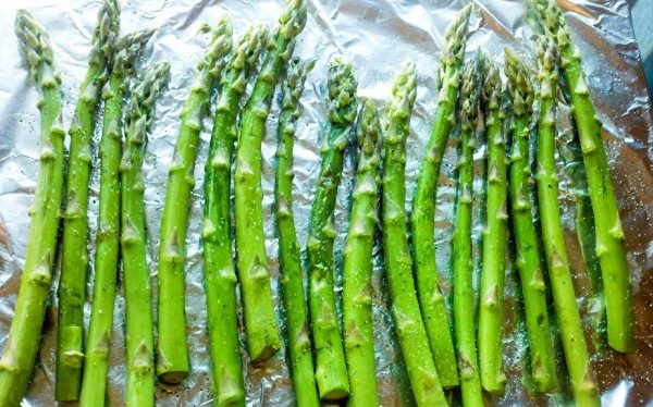 How to Roast Asparagus - the best way to cook asparagus!