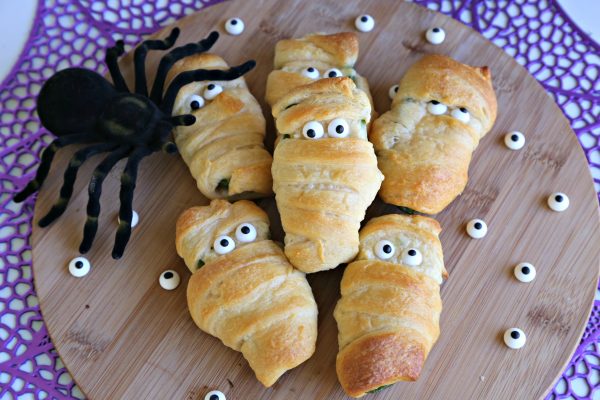 Jalapeno Popper Mummies are an excellent Halloween party snack!