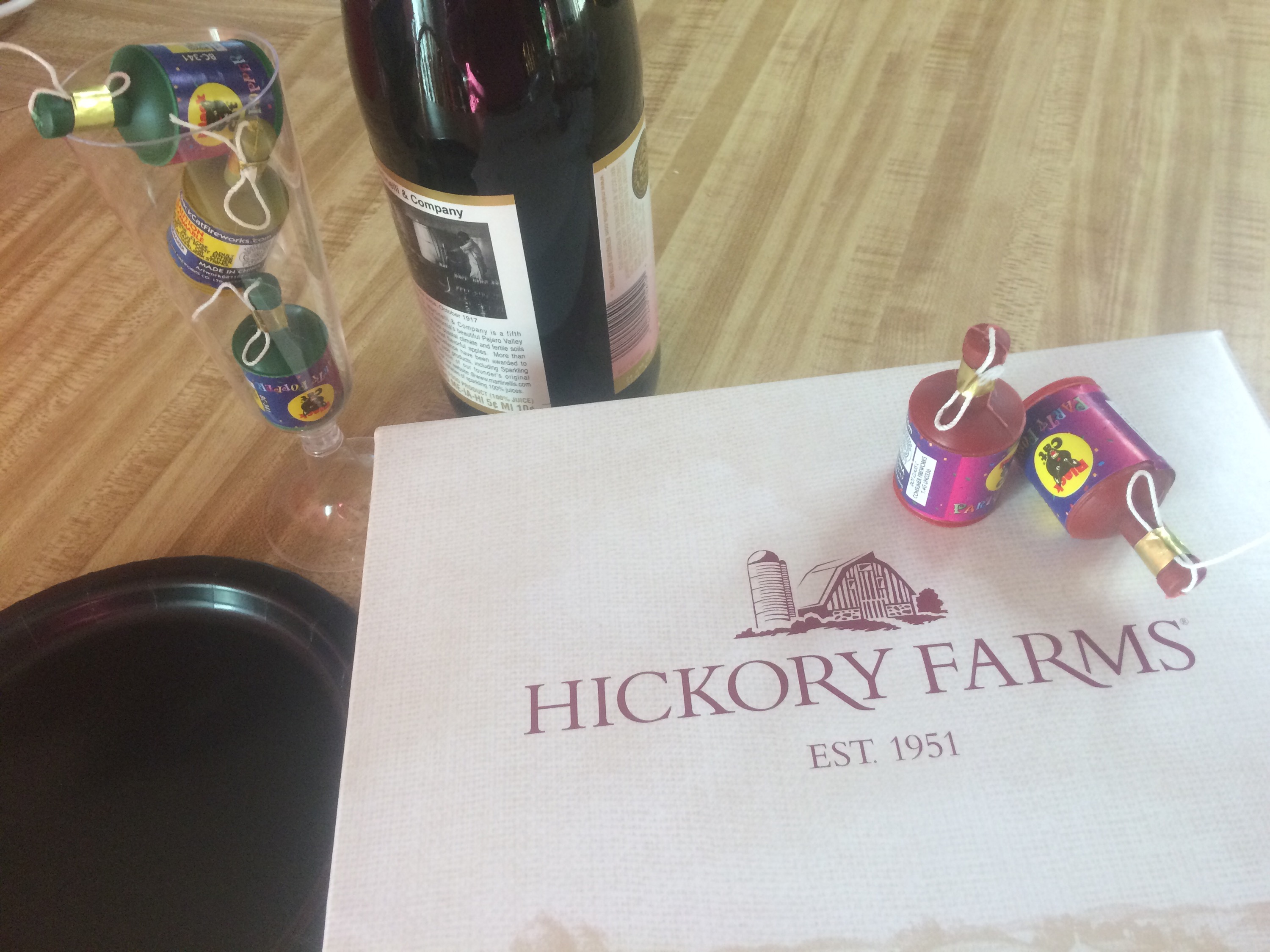 2014 Holiday Gift Guide: Be Classy This NYE, Give a Hostess Gift From Hickory Farms + Giveaway