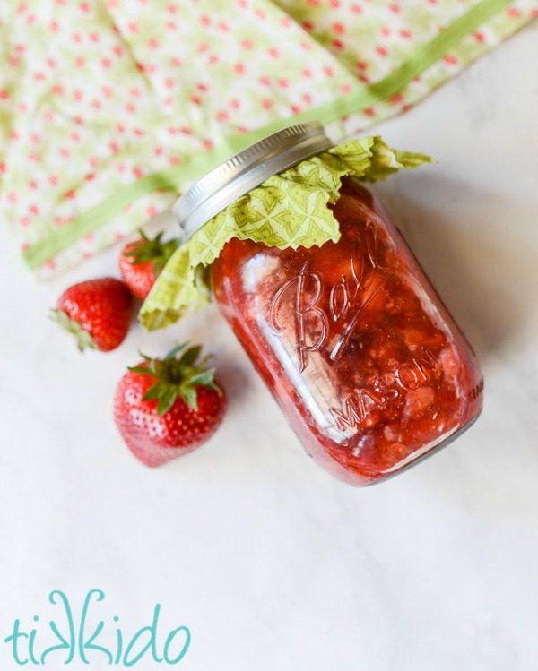 Homemade Strawberry Ice Cream Sauce Topping from Tikkido
