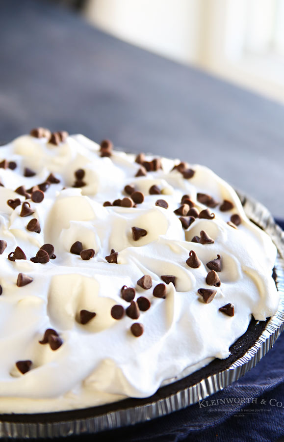 Easy Oreo Cannoli Cream Pie from Kleinworth & Co.